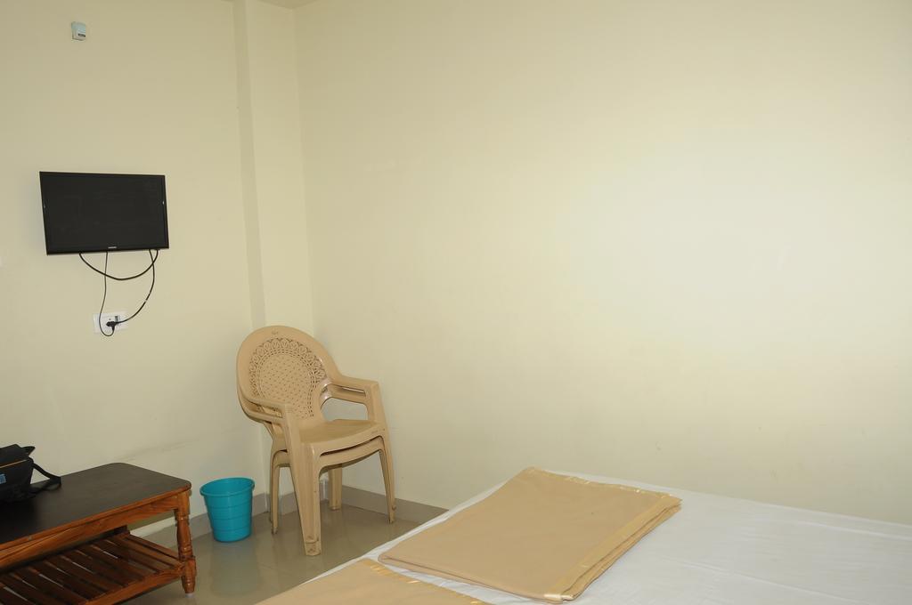 Hotel Agarala Residency Tirupati Esterno foto
