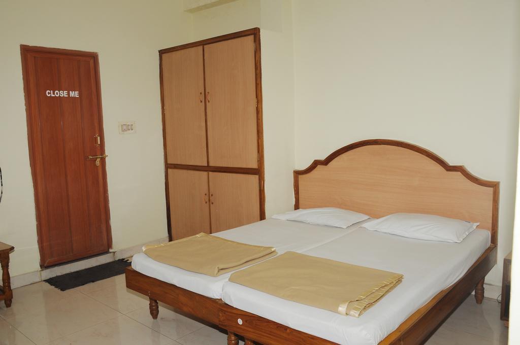 Hotel Agarala Residency Tirupati Esterno foto